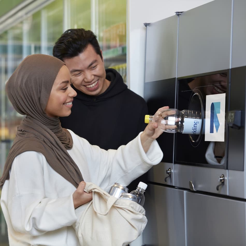 Image of users returning containers to reverse vending machine