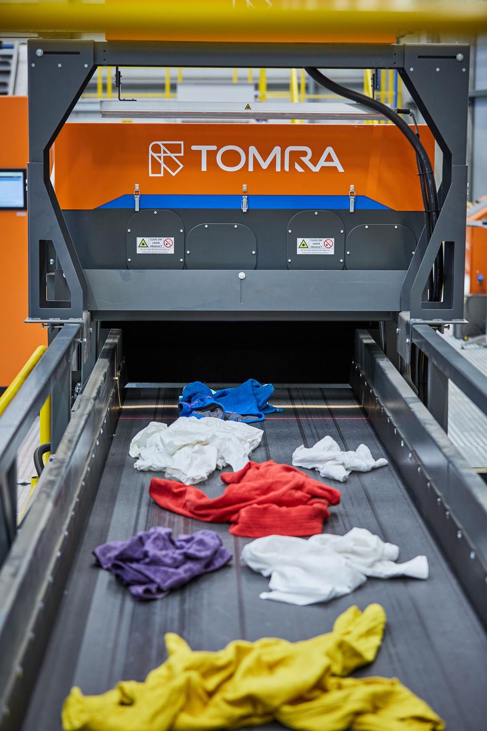 Textiles on sorting band of TOMRA Machine